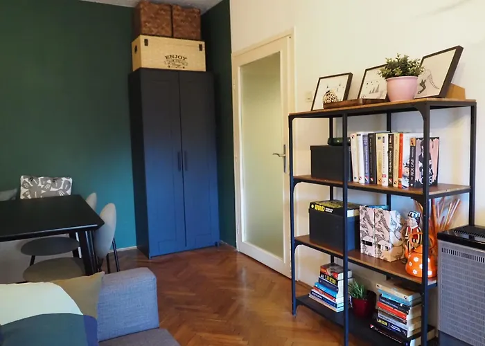 Cozy Apartment Near Tram Station